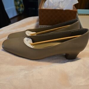 Tan Life Stride "Jade" Women's Vegan Comfort Heels, Size 6.5C